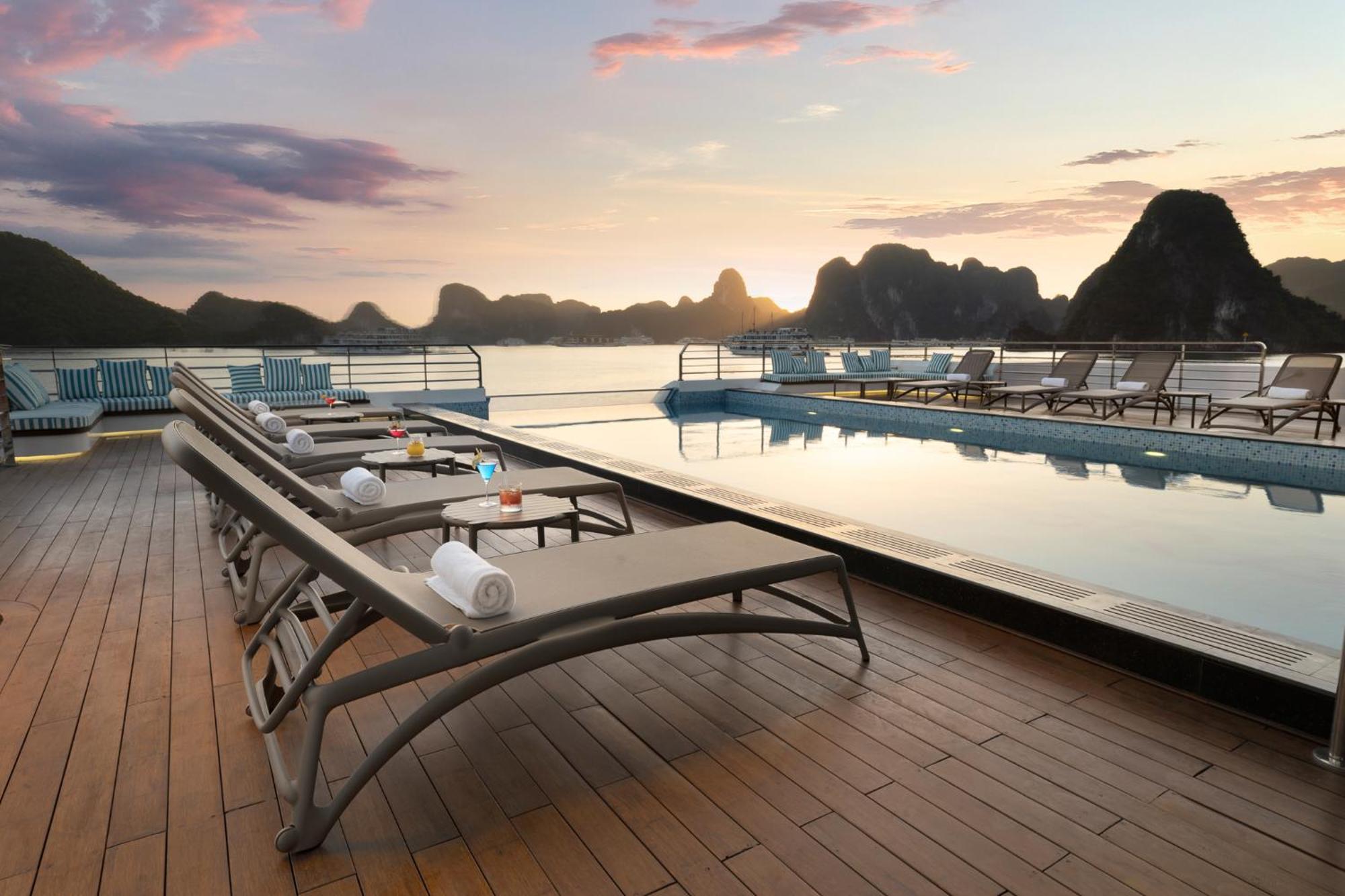 Grand Pioneers Halong Bay Cruise 2 Hotel Ha Long Buitenkant foto