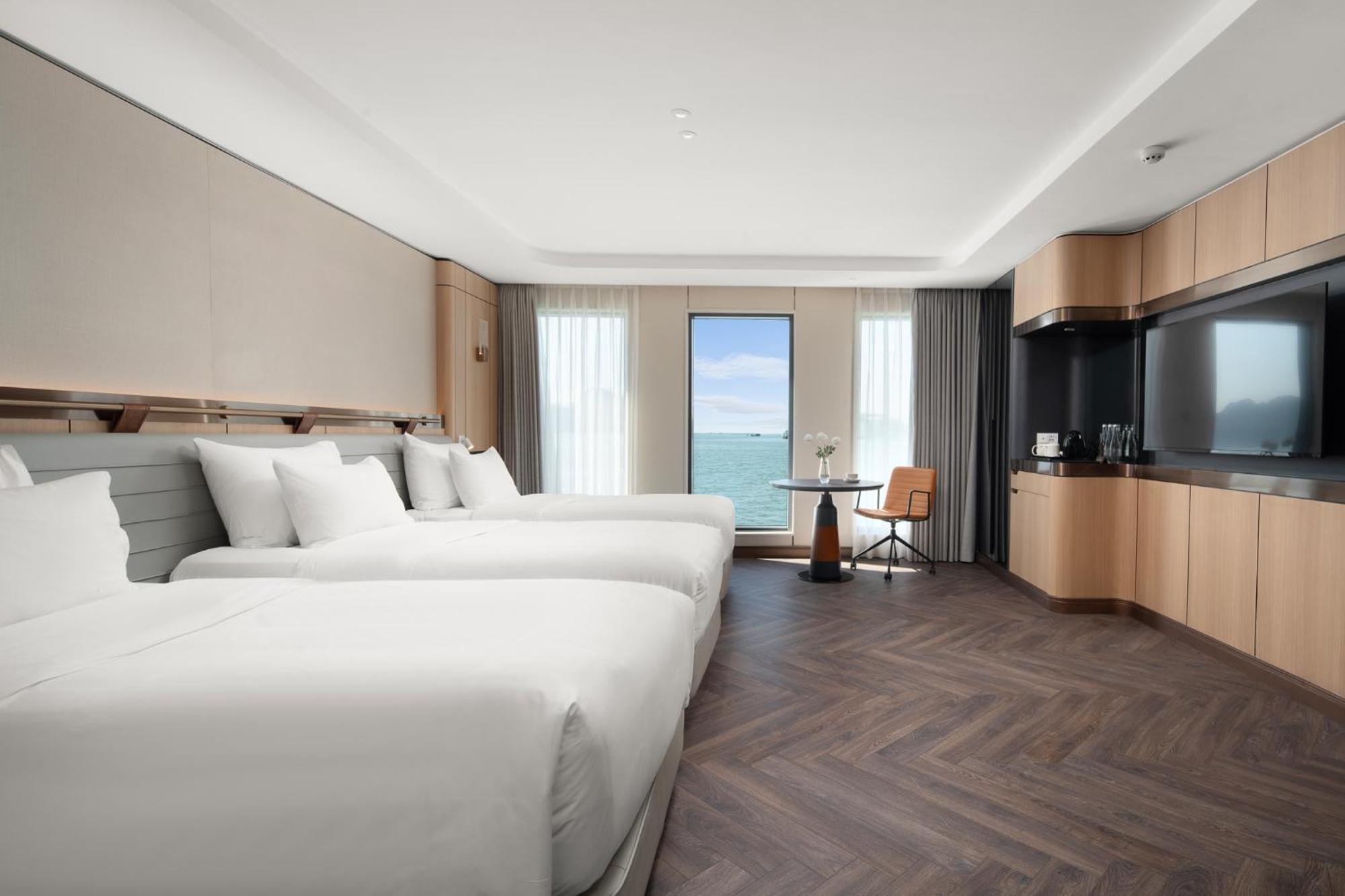 Grand Pioneers Halong Bay Cruise 2 Hotel Ha Long Buitenkant foto