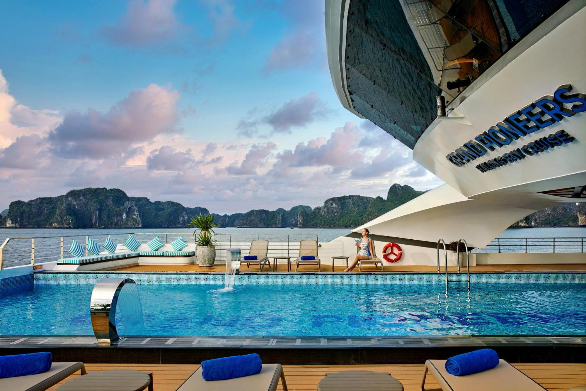Grand Pioneers Halong Bay Cruise 2 Hotel Ha Long Buitenkant foto
