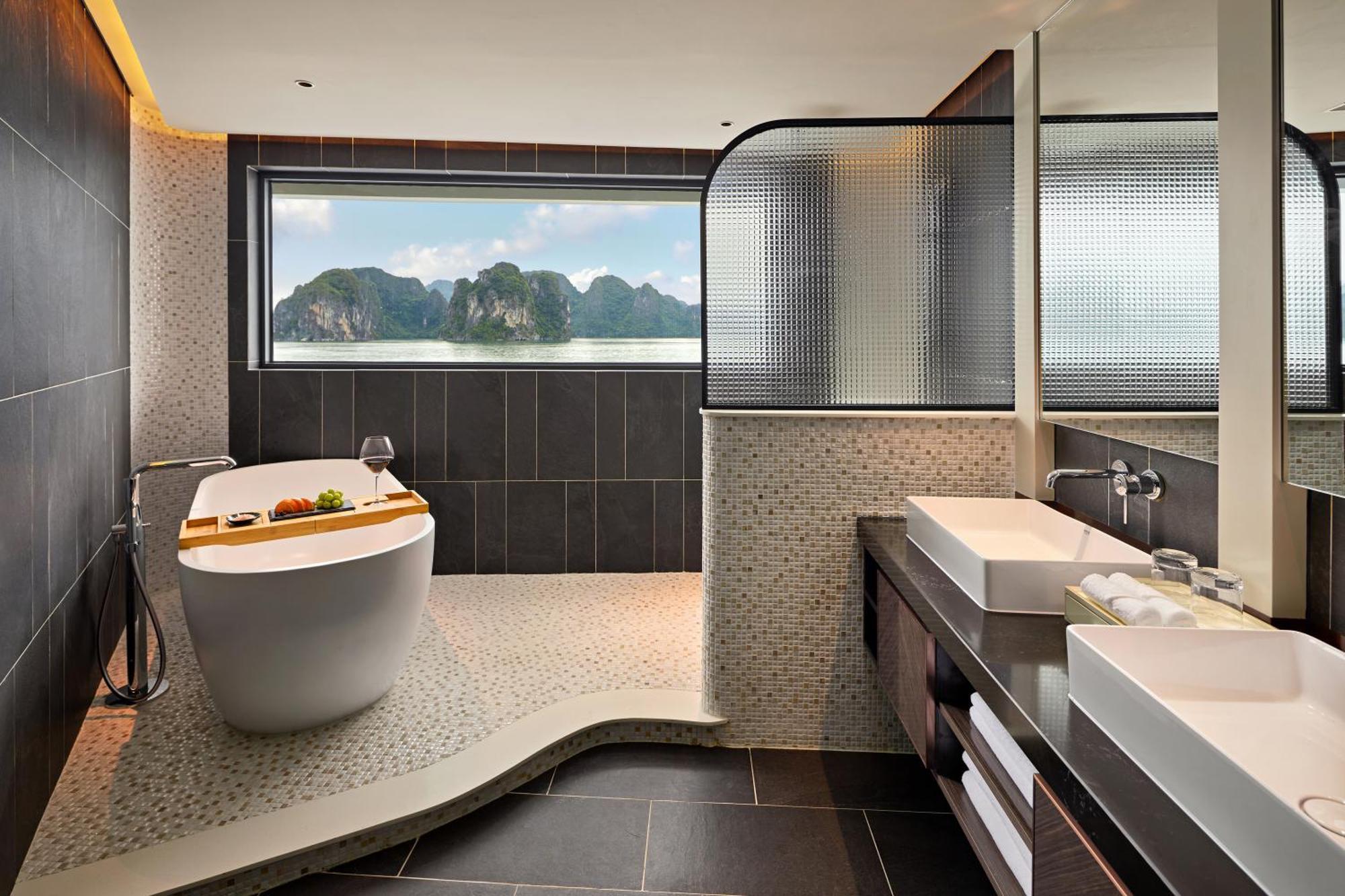 Grand Pioneers Halong Bay Cruise 2 Hotel Ha Long Buitenkant foto
