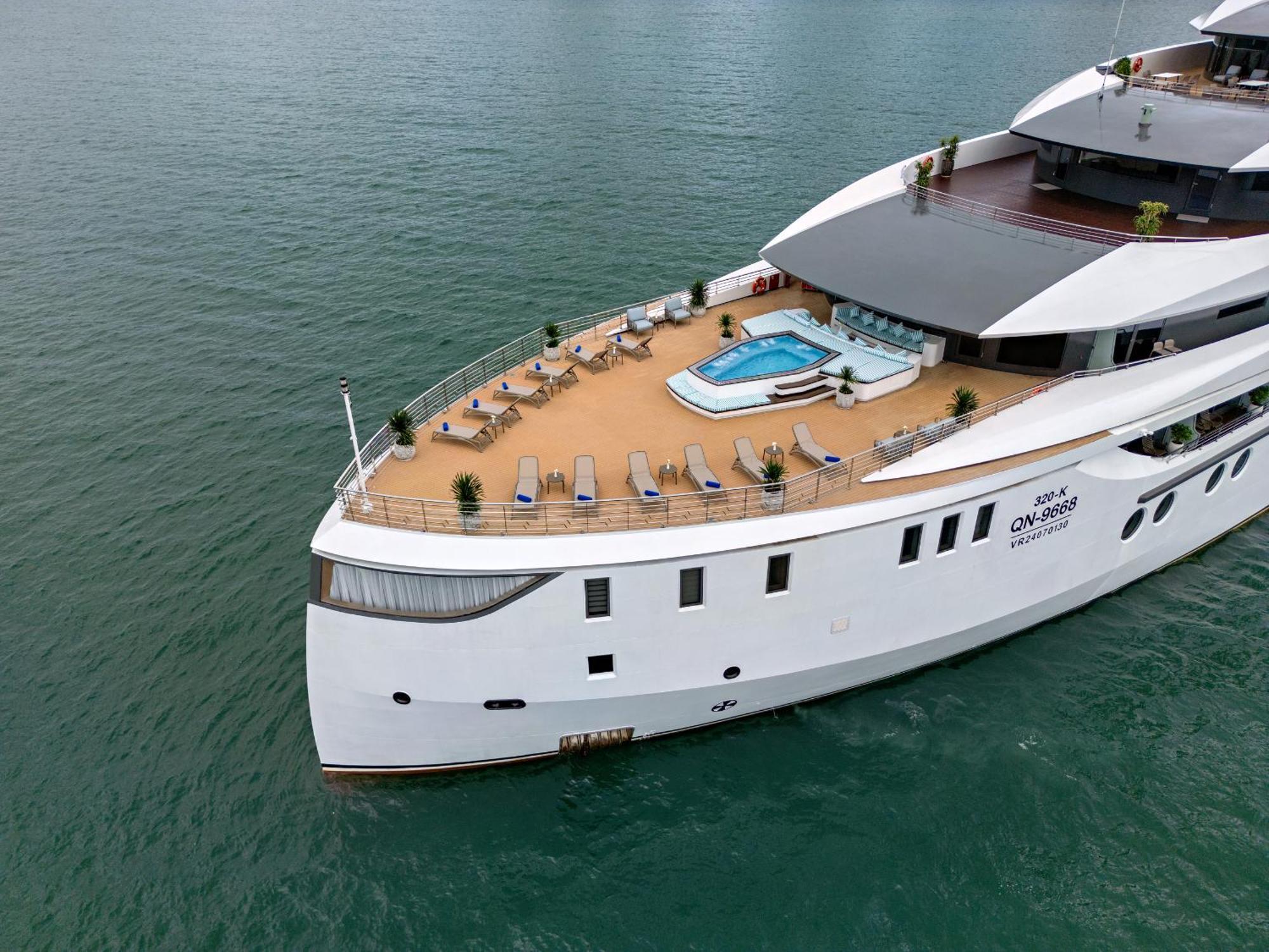 Grand Pioneers Halong Bay Cruise 2 Hotel Ha Long Buitenkant foto