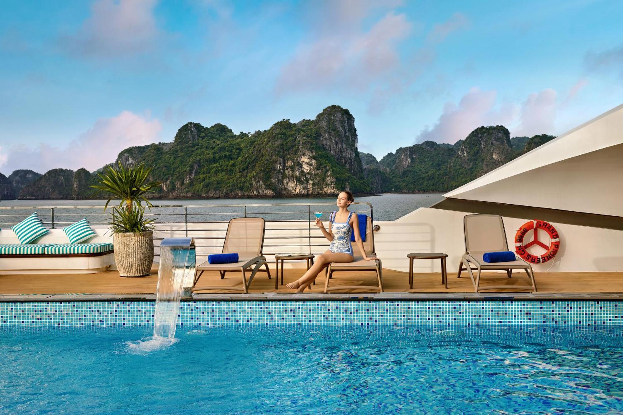 Grand Pioneers Halong Bay Cruise 2 Hotel Ha Long Buitenkant foto